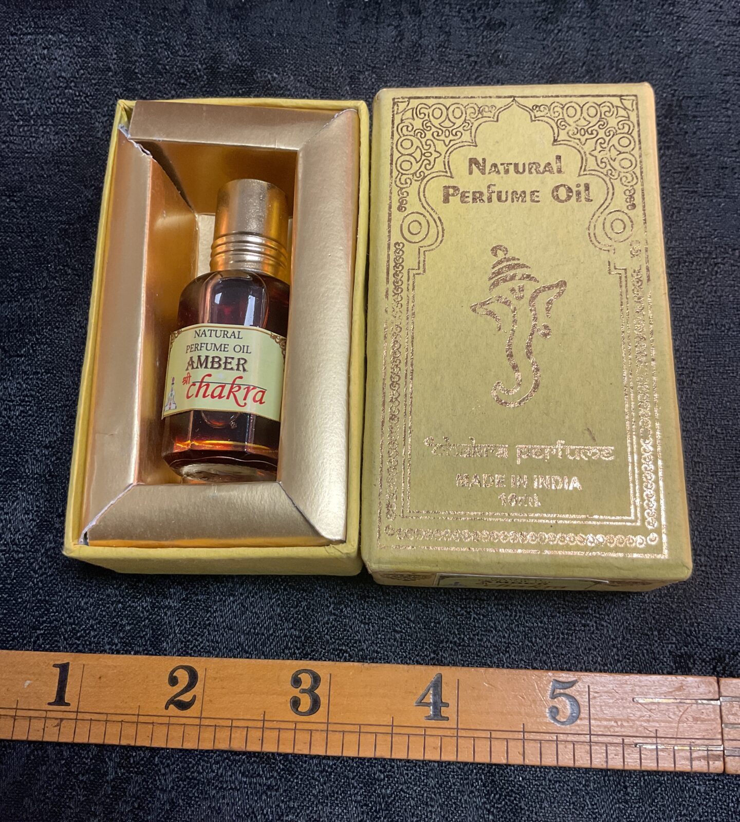 Shakara natural perfume oil Amber in gift box
