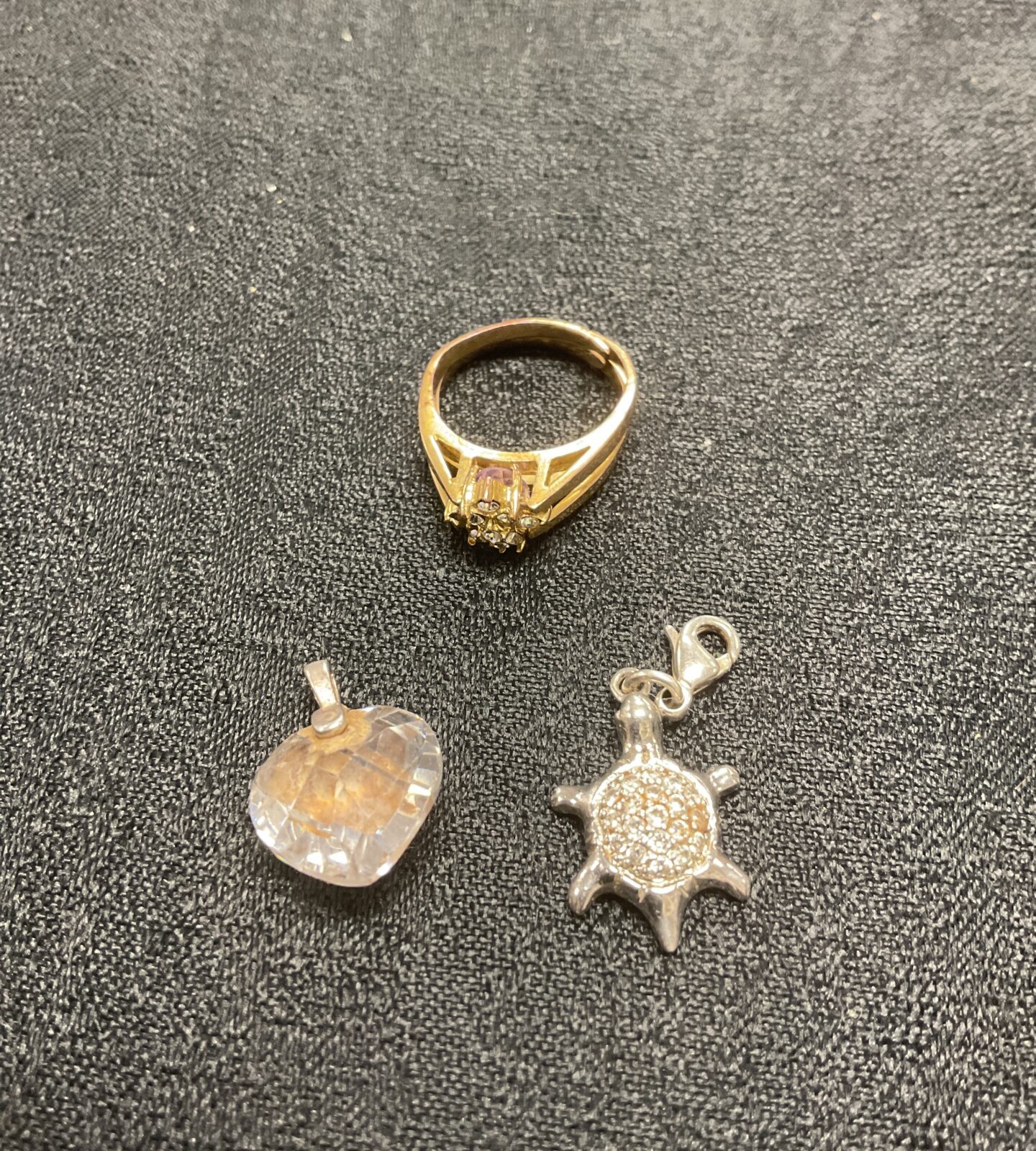 Unusual double reversible ring and two silver pendants - Image 2