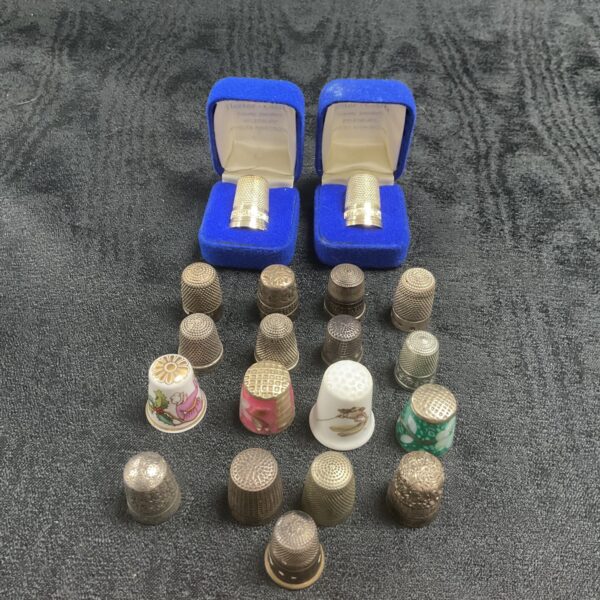 collection of thimbles inc eight hallmarked silver 37g