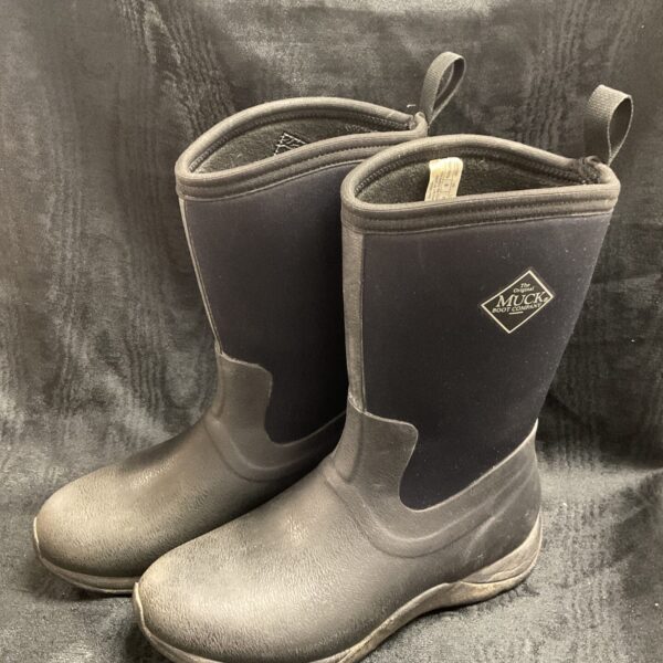 Front view of The Original Muck Boots size 6, waterproof rubber boots.