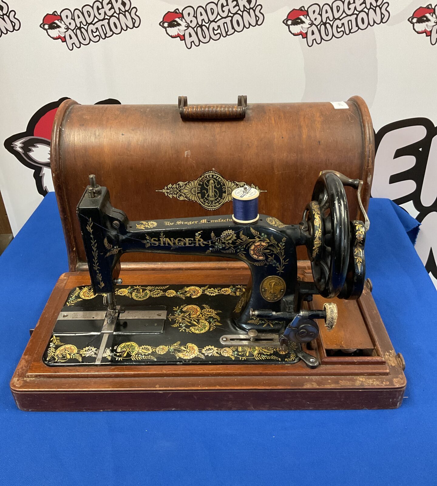 Antique singer hand cranked sewing machine