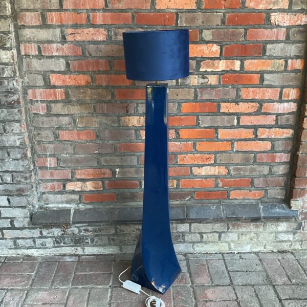Vibrant blue retro ceramic table lamp with shade.