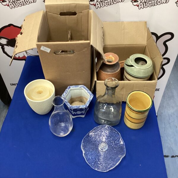 Mixed lot of vintage pottery and glass items for collectors.