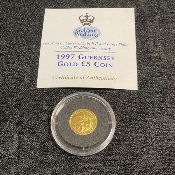 1997 Guernsey £5 gold coin front view with certificate.