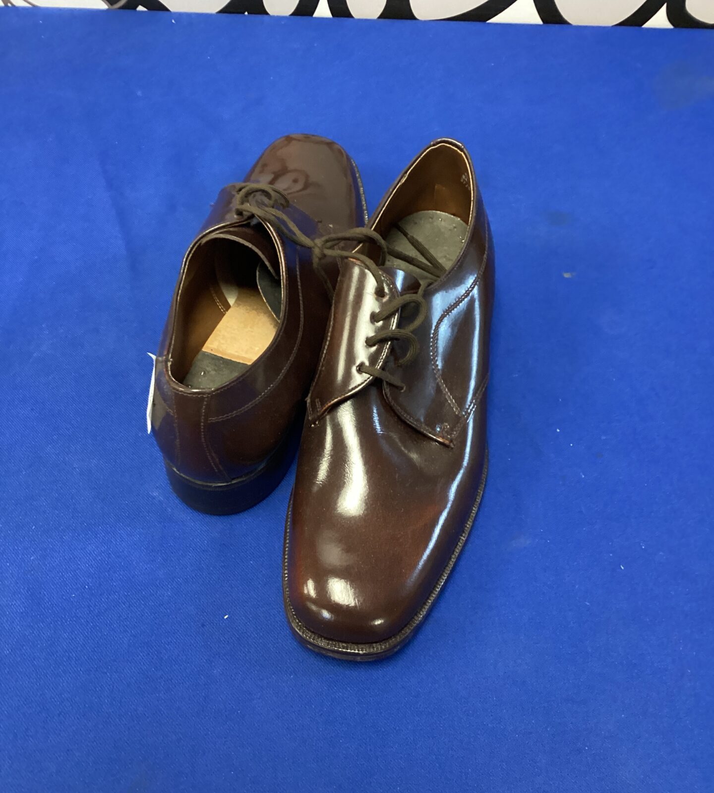 Pair of size 9 saxone brown leather shoes