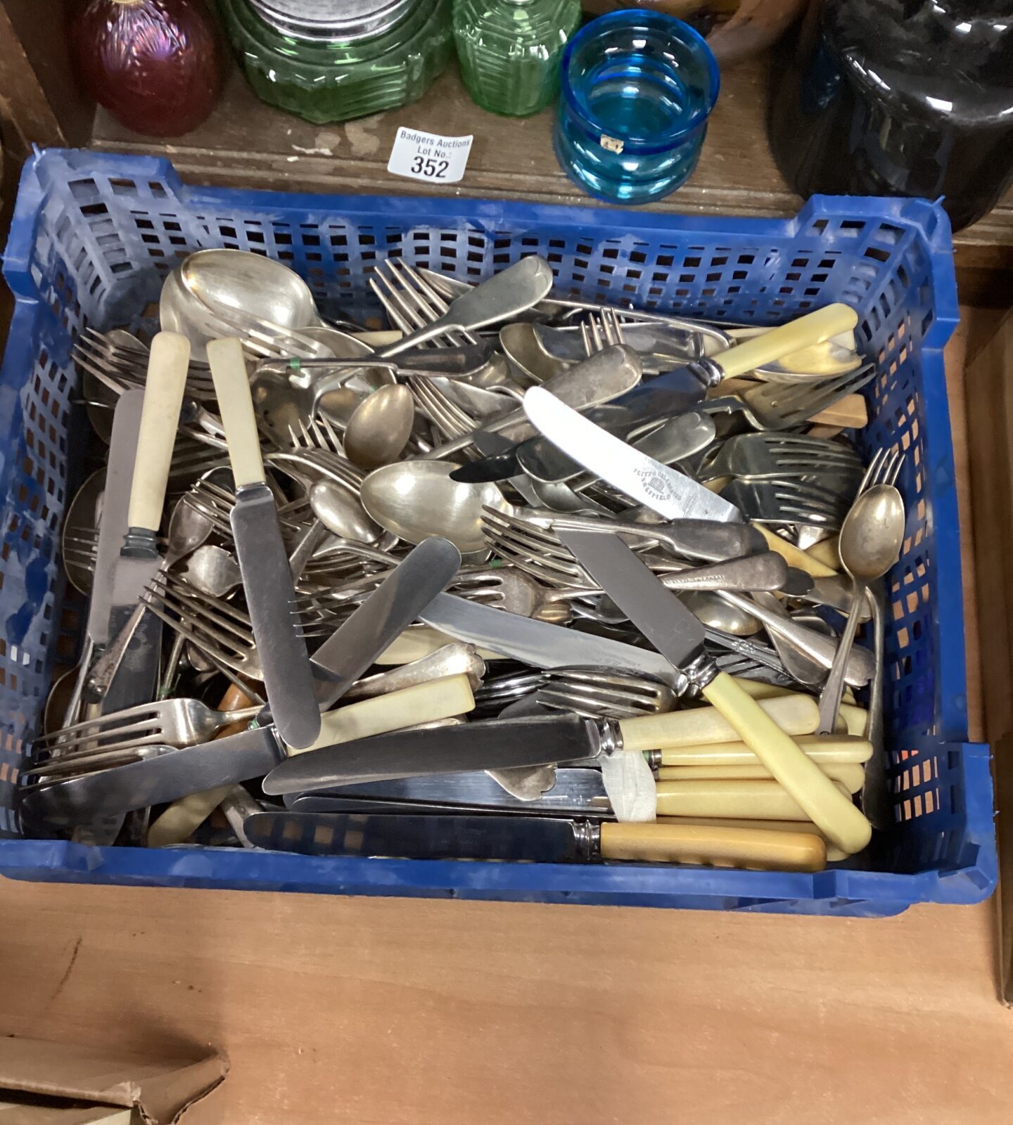 Quantity of bone handled cutlery
