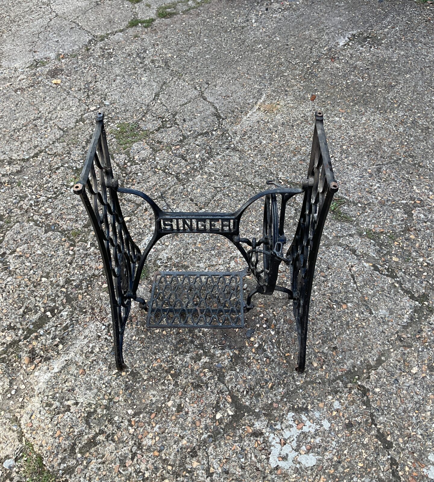 Vintage cast iron singer sewing machine treadle base – Badgers Auctions