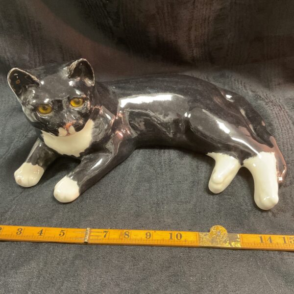 Vintage Winstanley cat size 7 ceramic figurine.