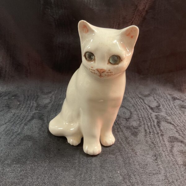Vintage Winstanley cat figurine, size 2, creamy white glaze.