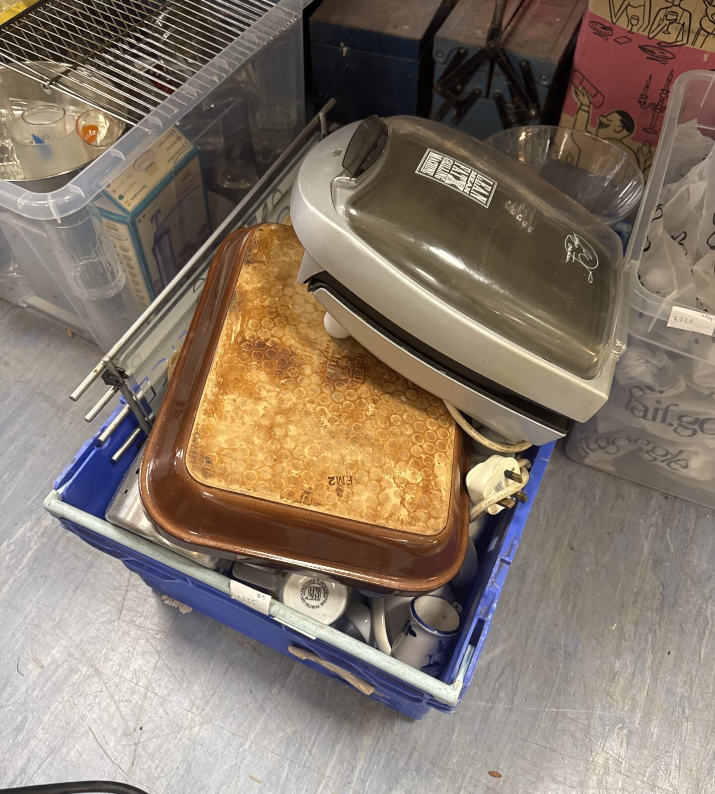 Crate of house clearance kitchen items inc George Foreman grill