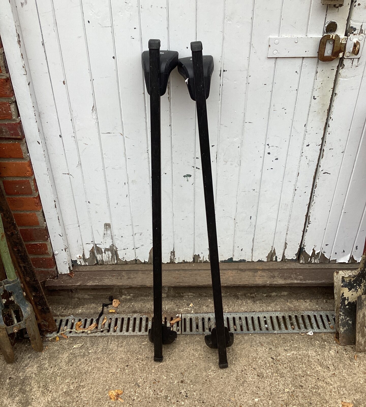 Set of Thule car roof bars