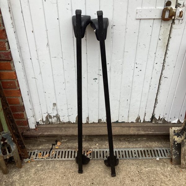 Set of Thule car roof bars