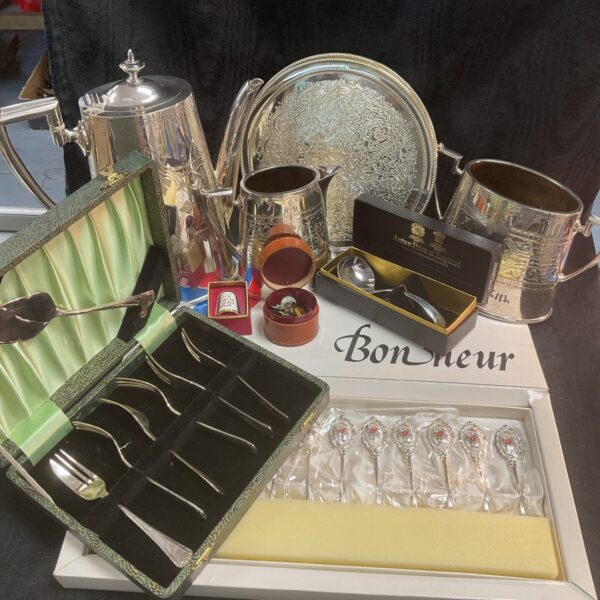 Vintage silverplate cutlery set including Bon Heuer spoons in presentation case.