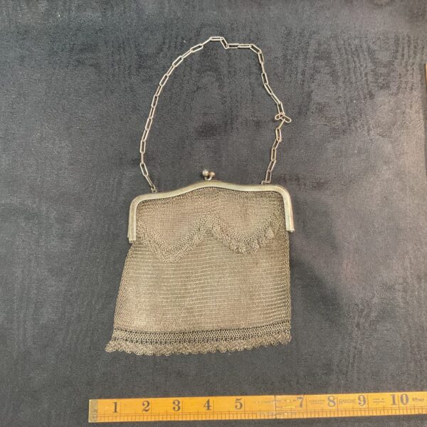 Vintage 1930s Art Deco whitemetal mesh purse with chain handle.