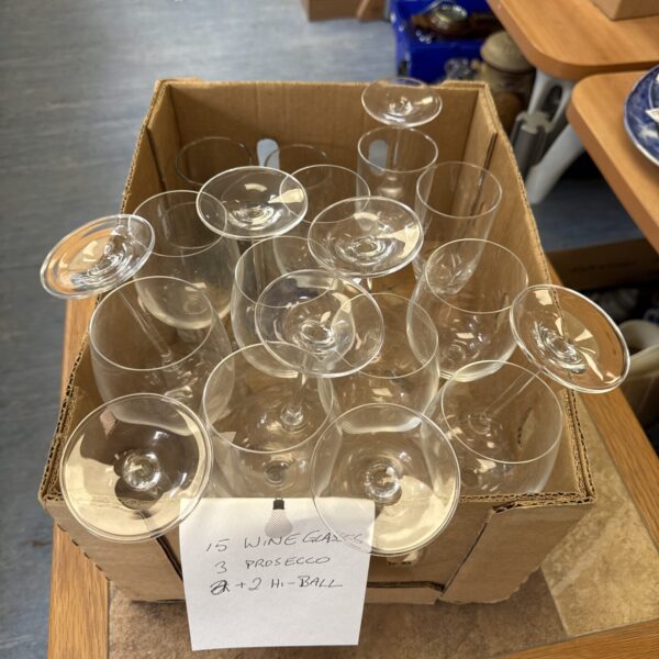 Selection of drinking glasses inc 15 wine glasses, 3 prosecco & 2 high ball