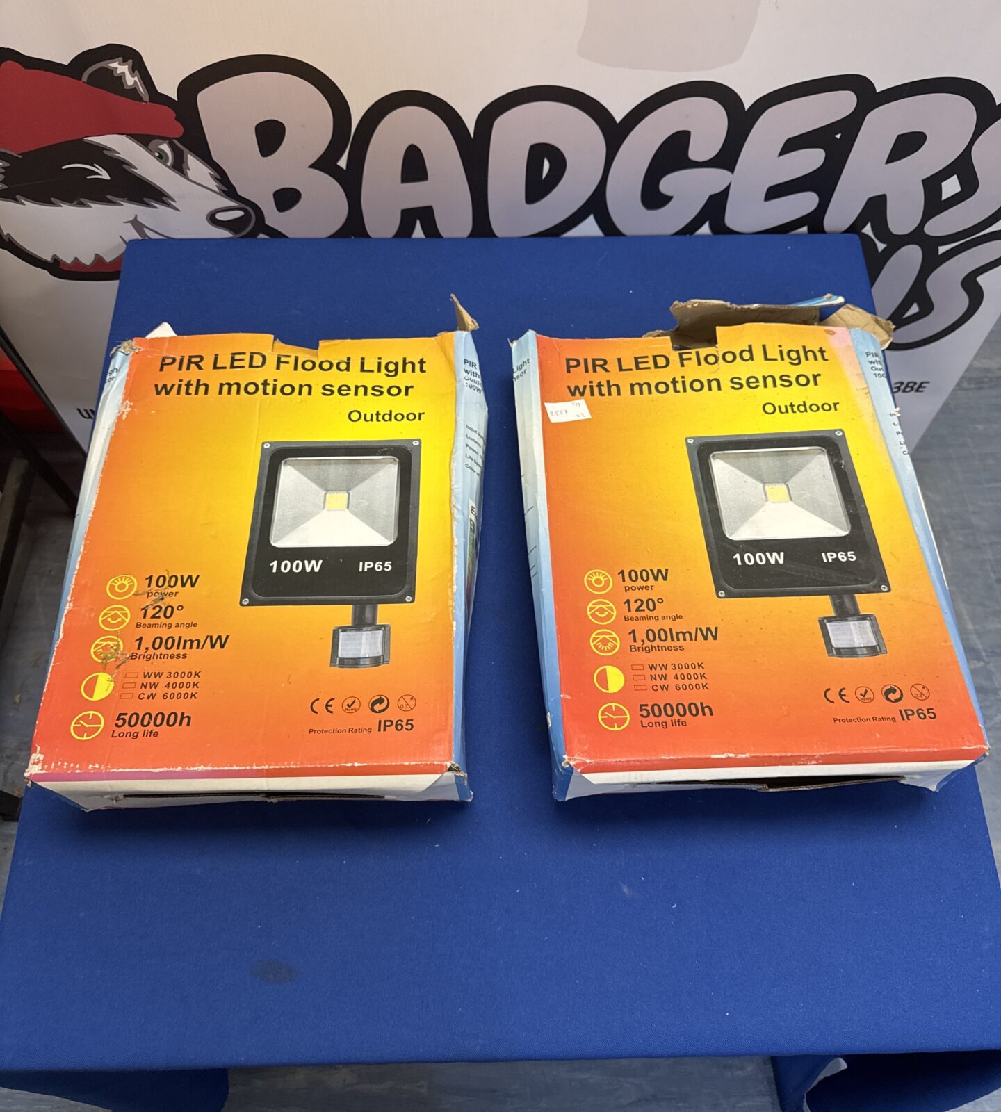 Two pir 100w ip65 led security lights