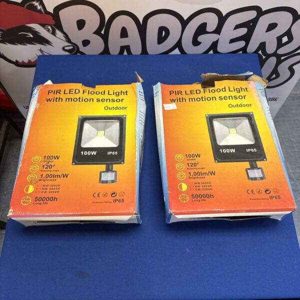 Two pir 100w ip65 led security lights