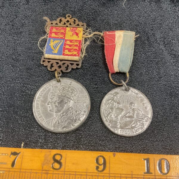 1911 King George V and Queen Mary coronation medal and Peace Medal commemorating end of Ww1