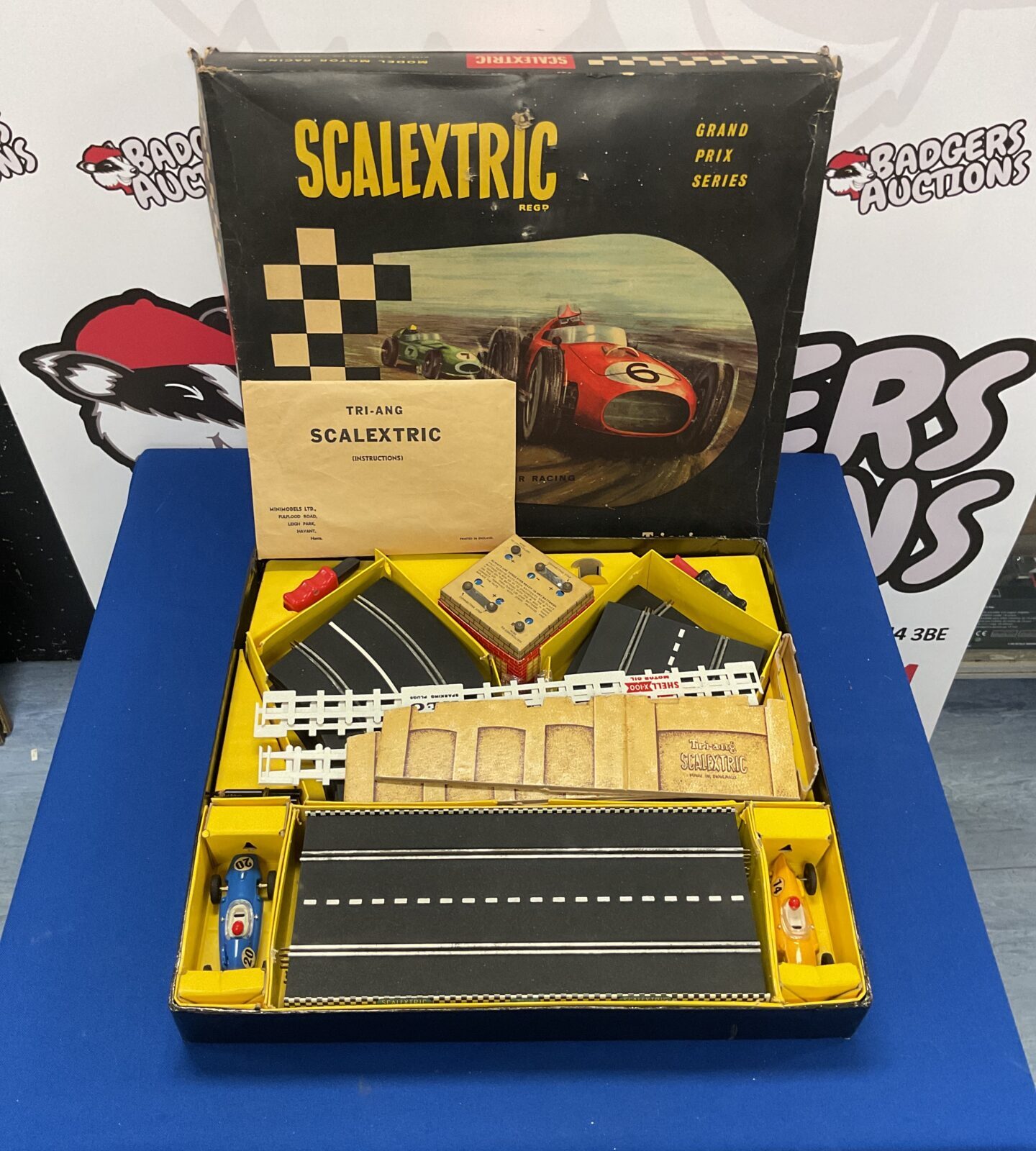 Three vintage scalextric sets - Image 2