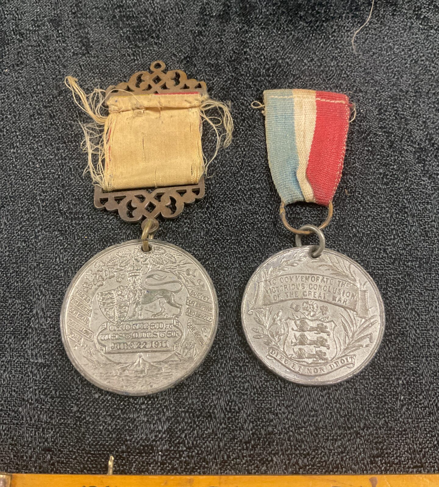 1911 King George V and Queen Mary coronation medal and Peace Medal commemorating end of Ww1 - Image 2