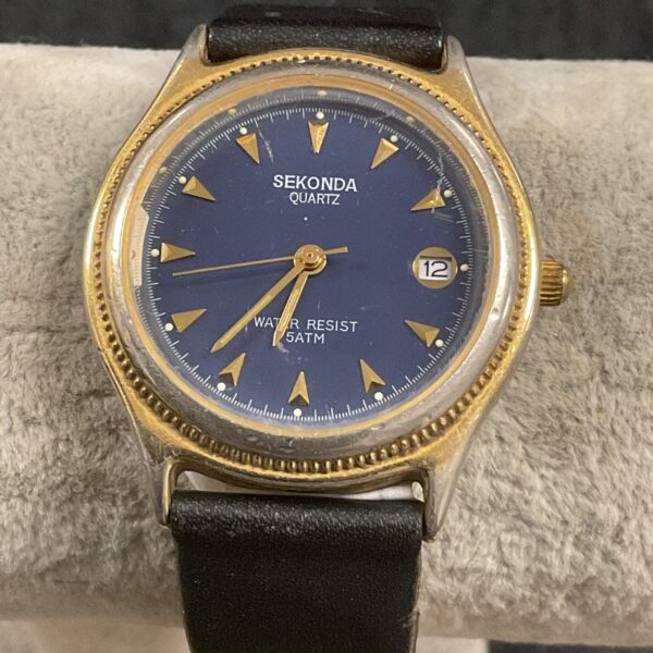 Vintage Sekonda ladies quartz wristwatch with blue dial.