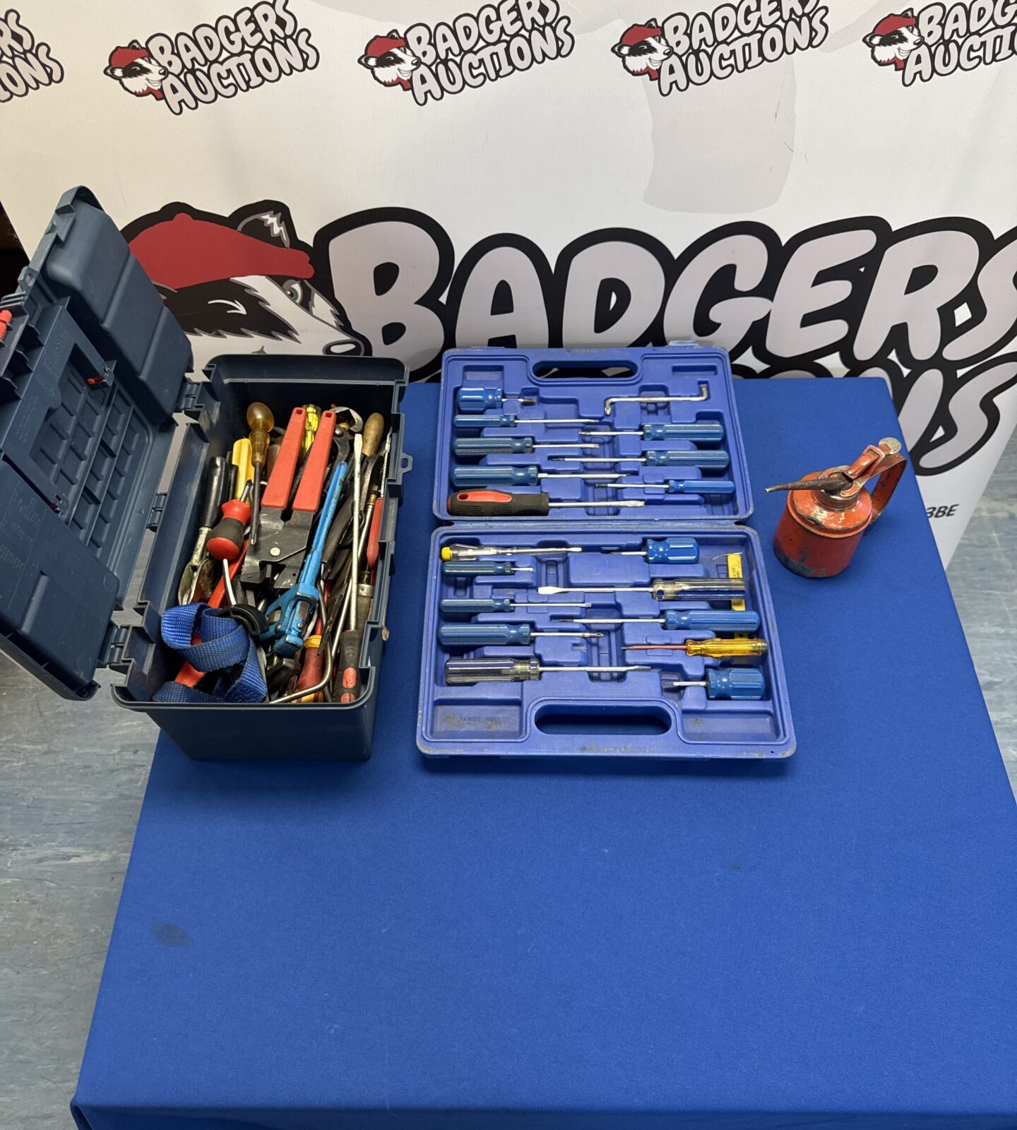 Small zag toolbox with contents, screwdriver set & vintage oil can