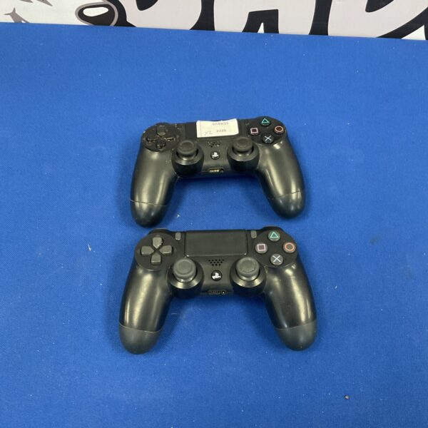 2 Sony Playstation 4 controllers