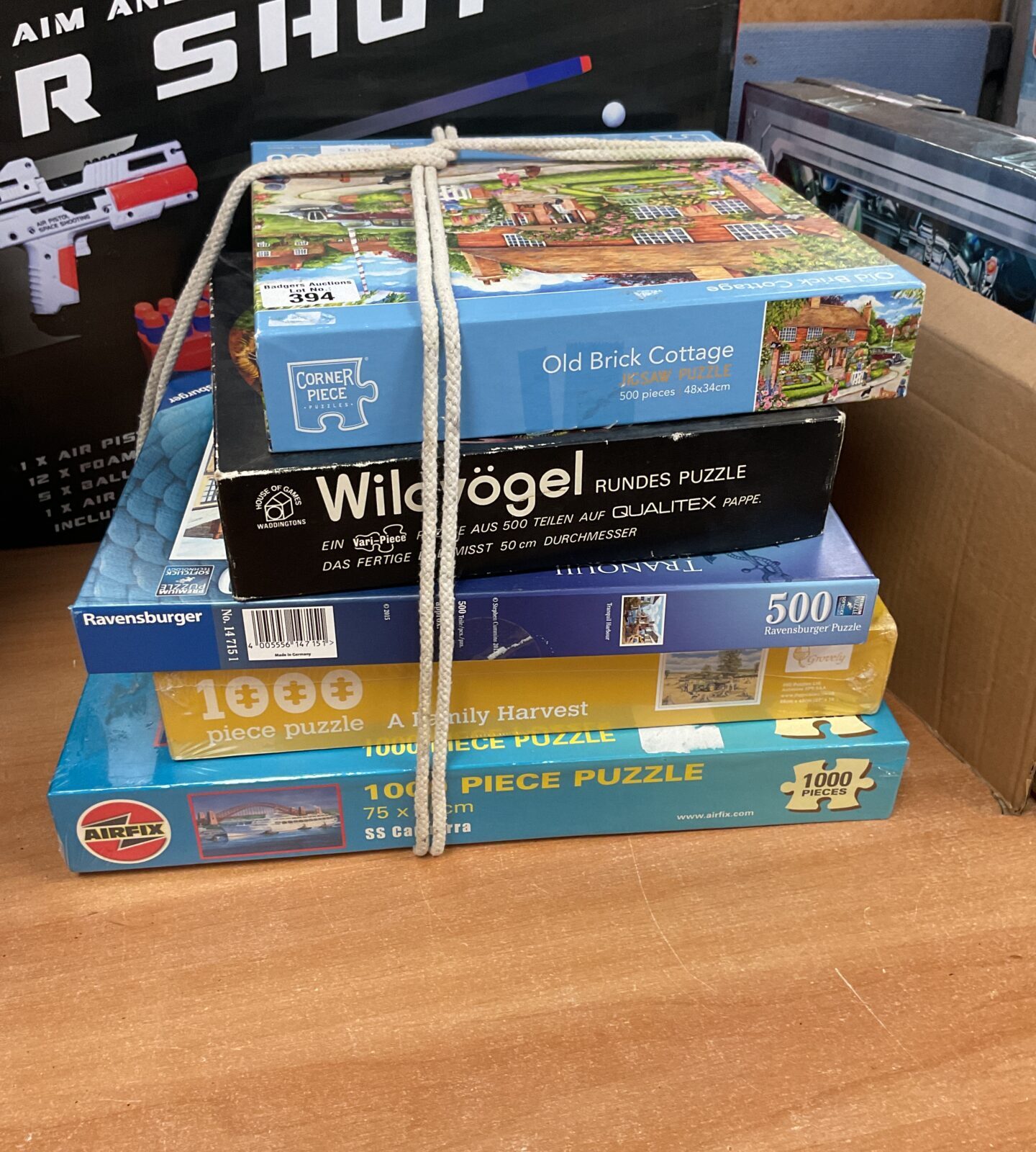 Bundle of mixed puzzes inc corner piece