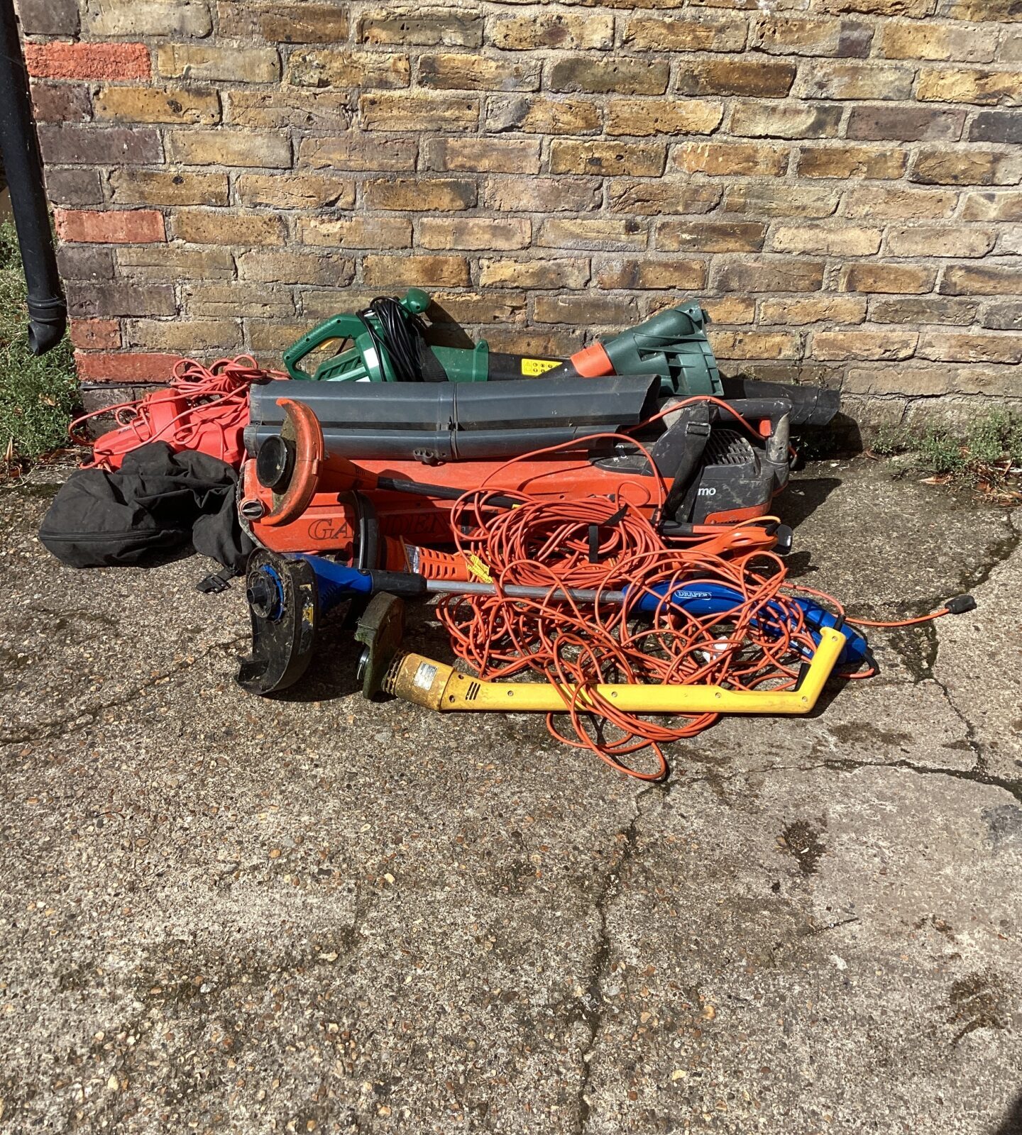 Job lot of garden strimmers and leaf blowers