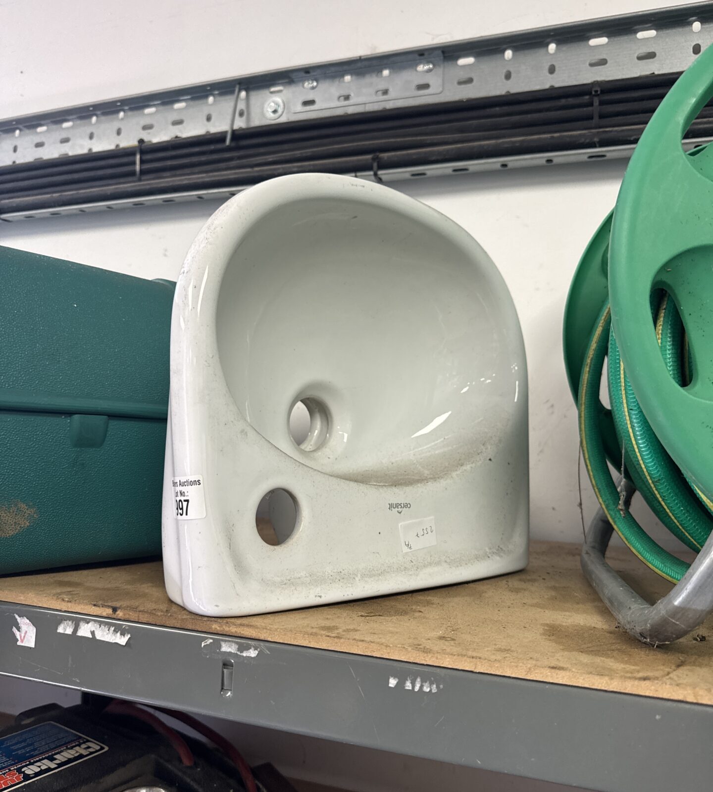 Small cersaint hand wash basin