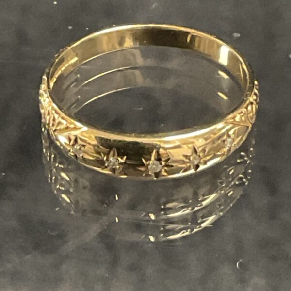 Elegant 9ct gold ring with five sparkling diamonds.