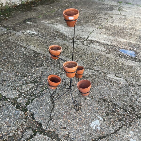 Garden plant pot stand