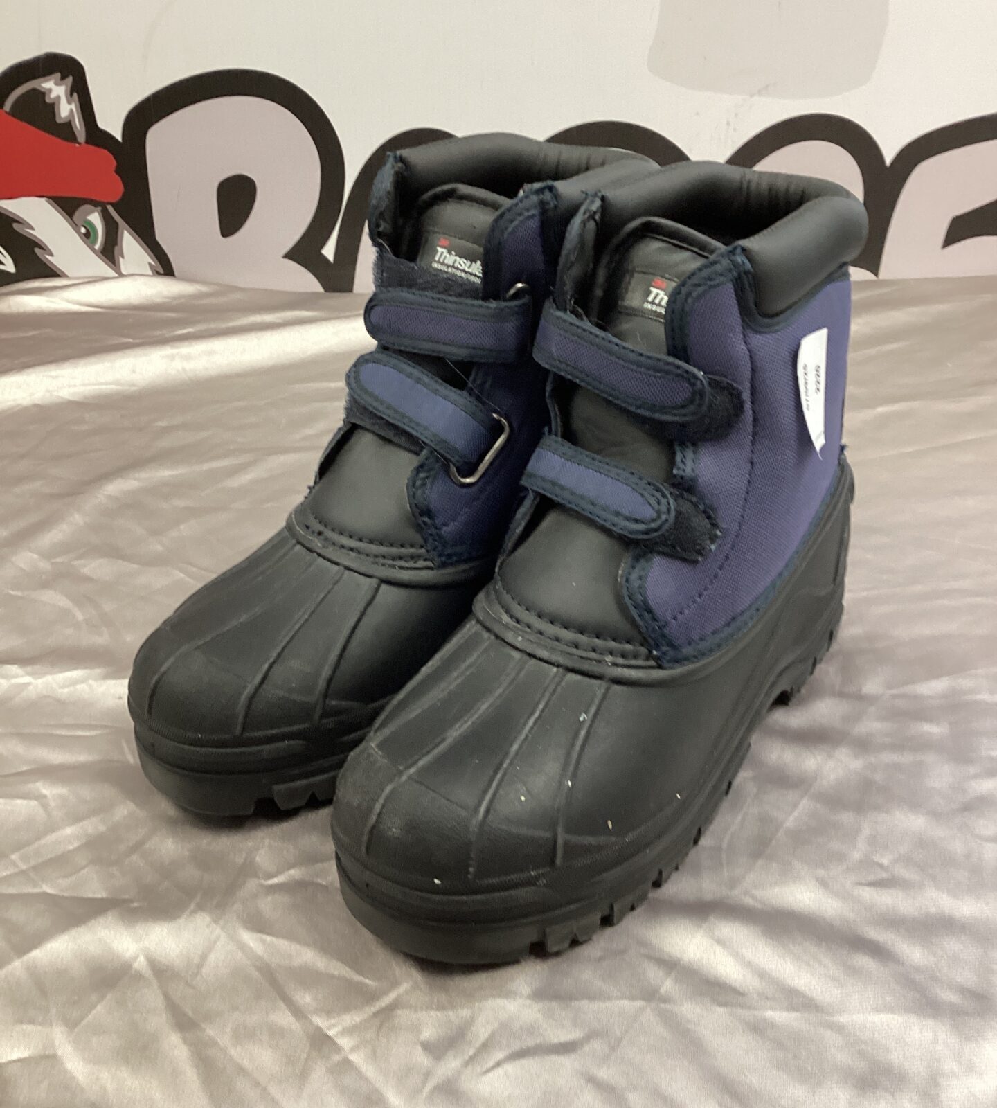 Pair of thinsulate snow boots size 37