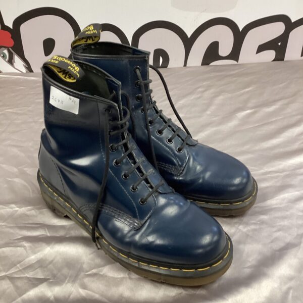 Pair of dr. Martens boots in blue no size available as new