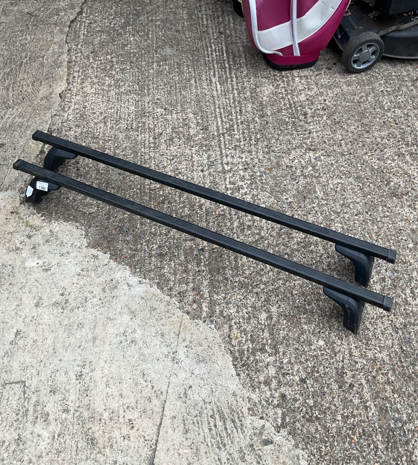 Pair of Thule Car Roof Bars