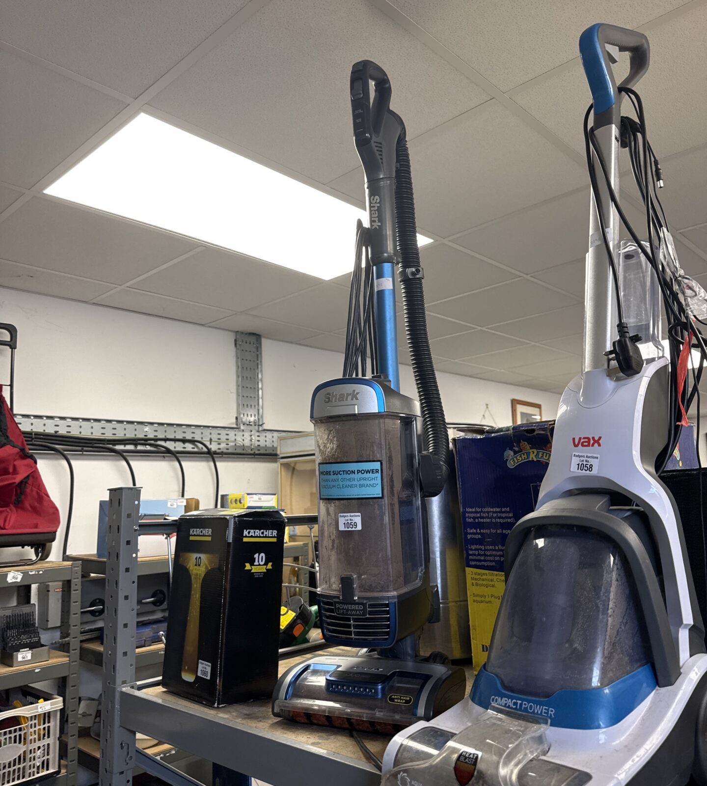Shark lift away upright hoover