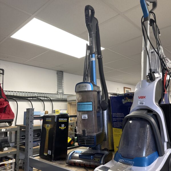 Shark lift away upright hoover