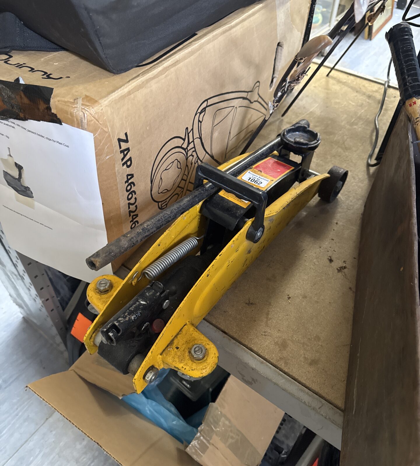 Small trolley jack