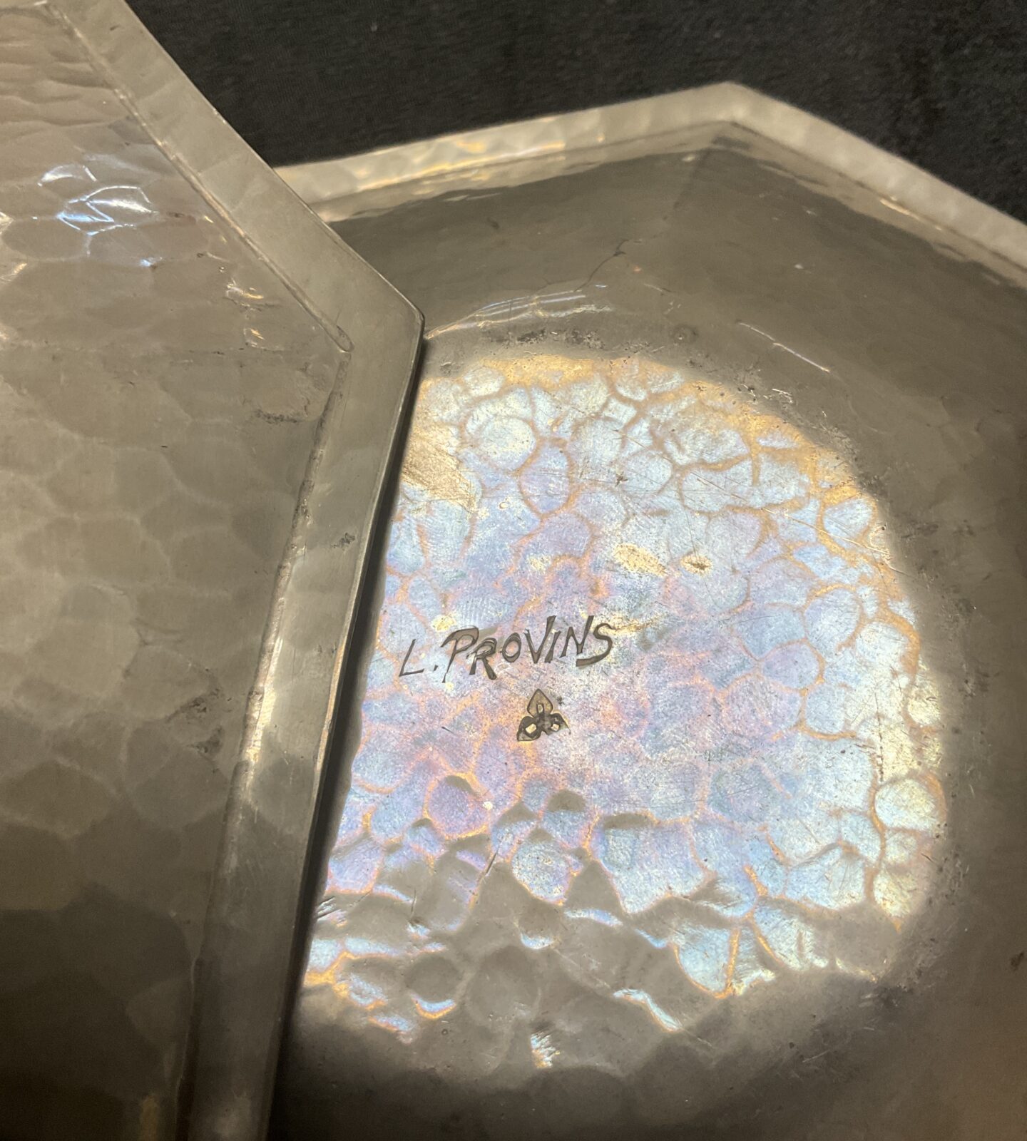 Leon provins Belgium a pair of art deco hammered pewter octagonal bowls signed and dated 1924 and 1934 - Image 2