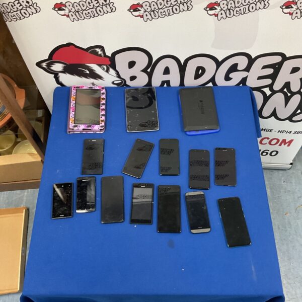 Mixed lot of smartphones and tablets for repair or collection.