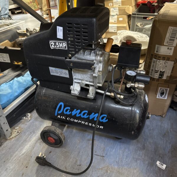Portable Panama Ixbm-24l mini air compressor for workshop use.