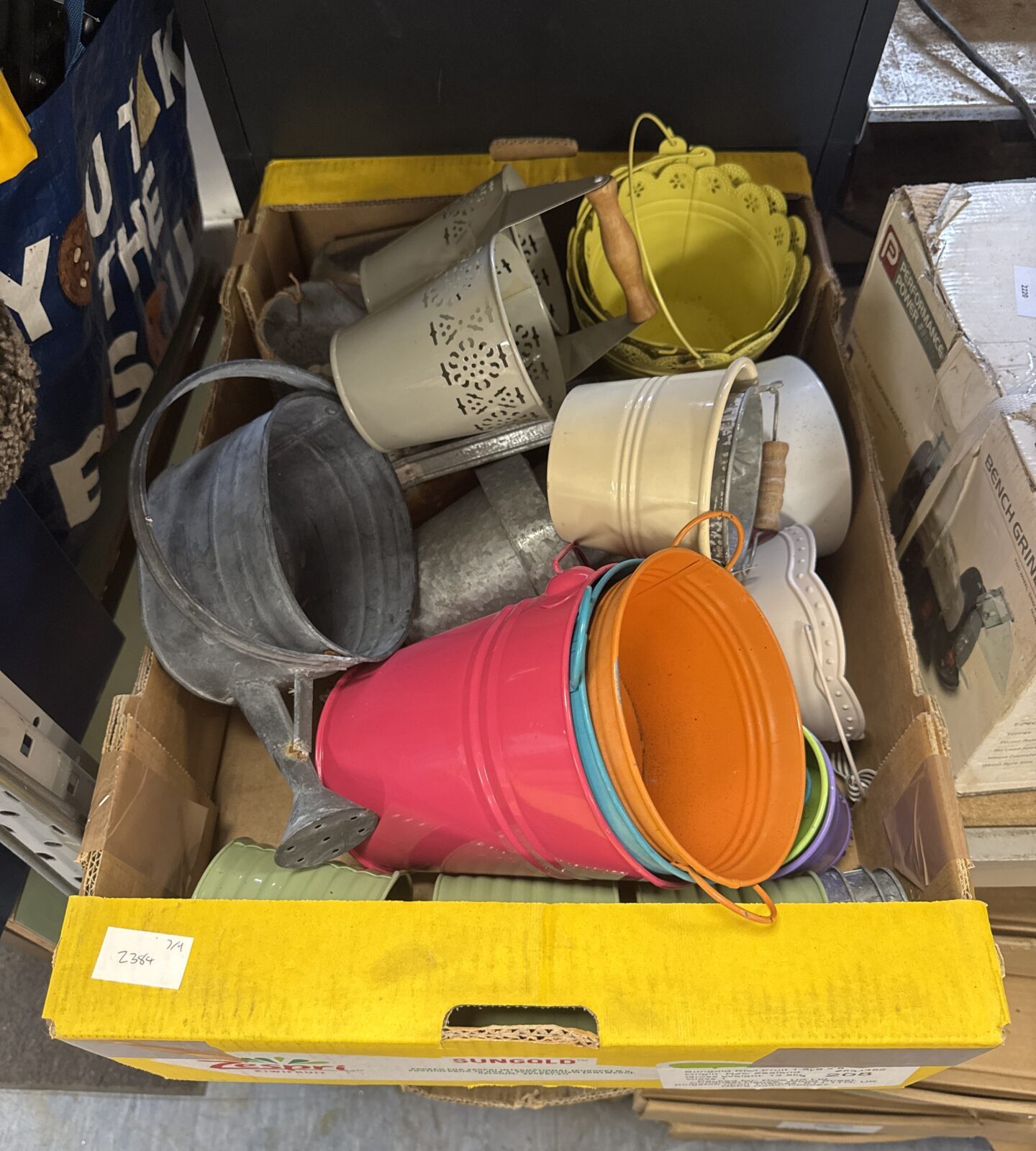 Tray of assorted garden plant pots