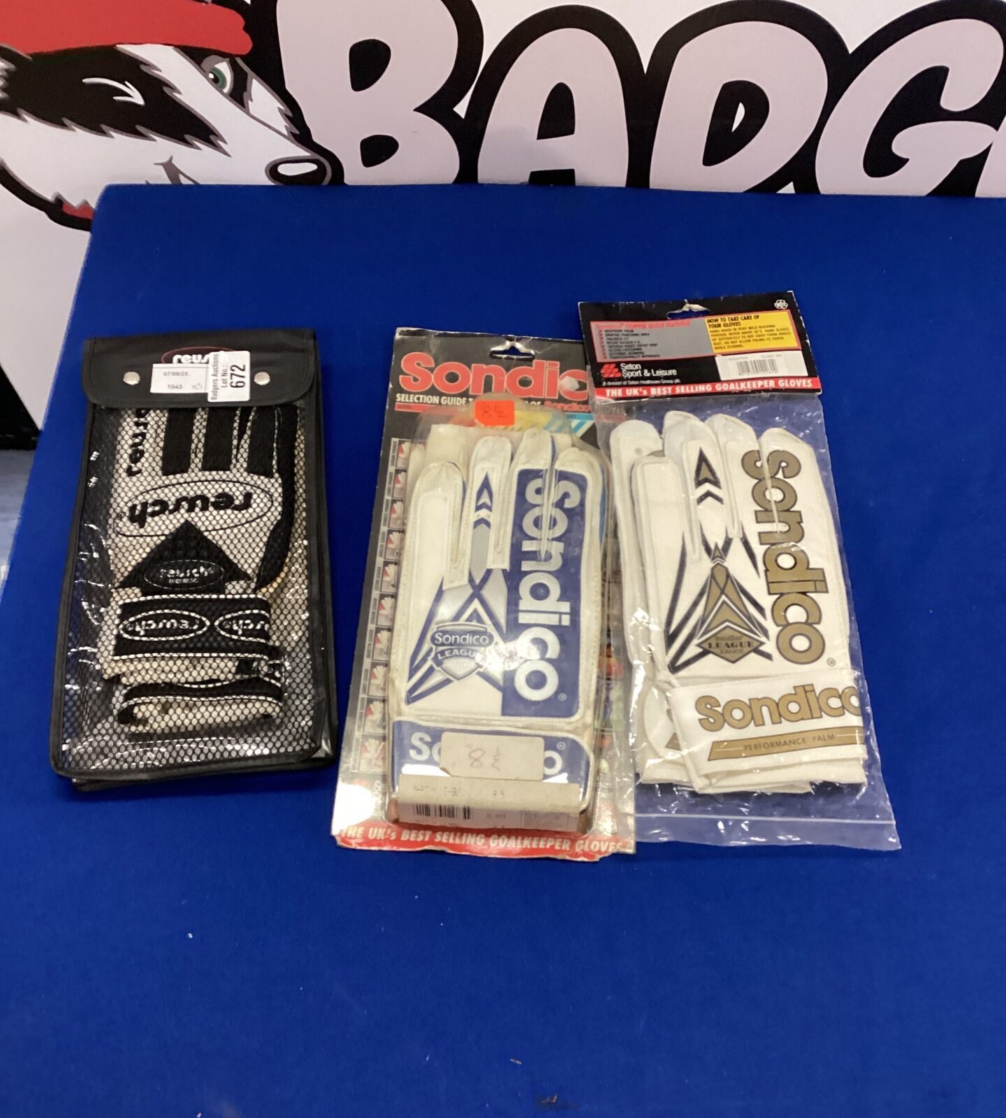 Three new pairs of goalie gloves inc sondico