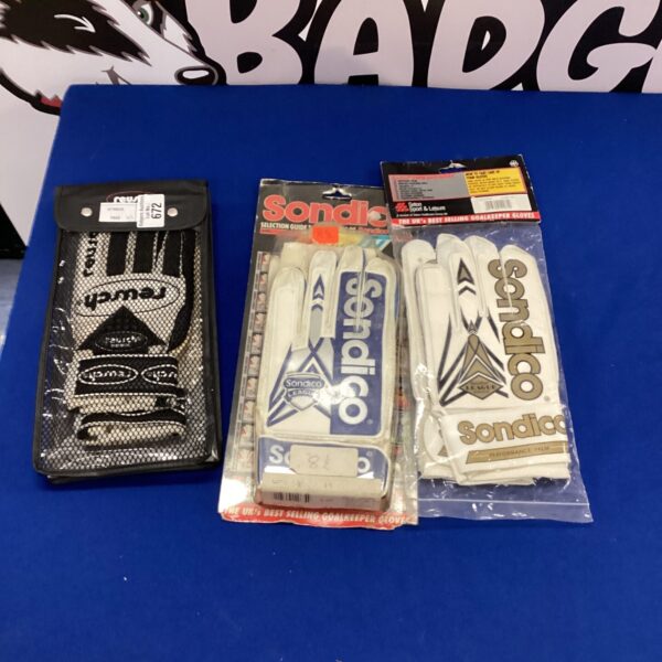 Three new pairs of goalie gloves inc sondico