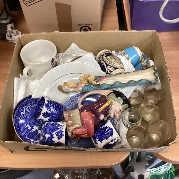 Tray of mixed incblue & white china & Tobey style jug