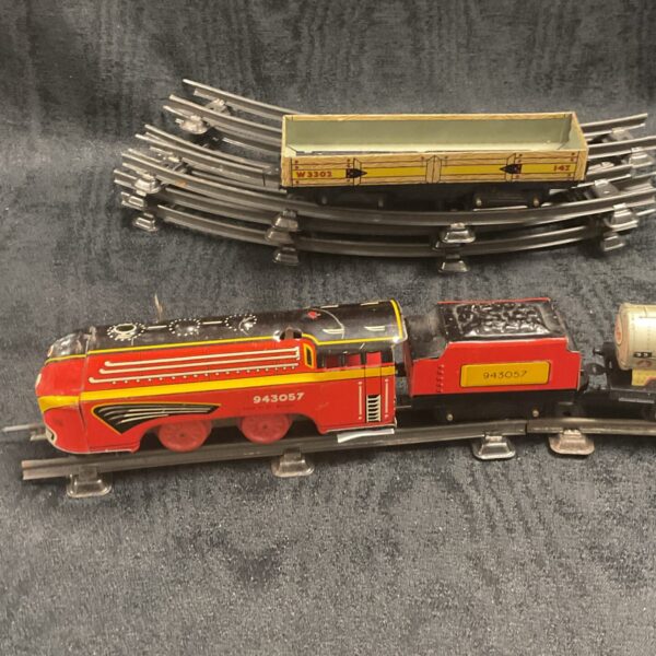 Tinplate clockwork wells brimtoy oo gauge with rolling stock and esso tanker truck with circular track working with key