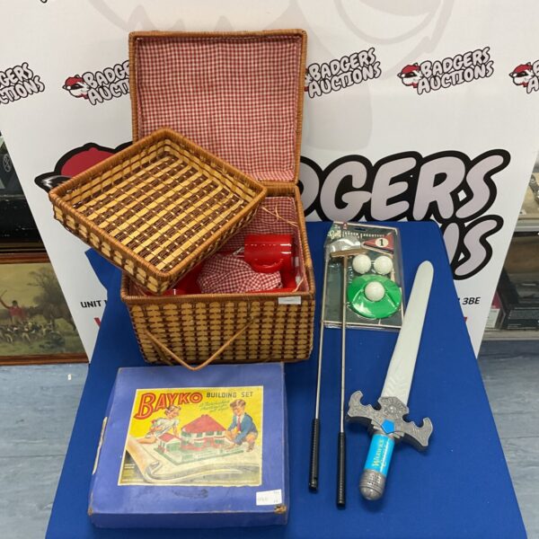 Wicker picnic hamper with bayko building set & indoor golf putting set