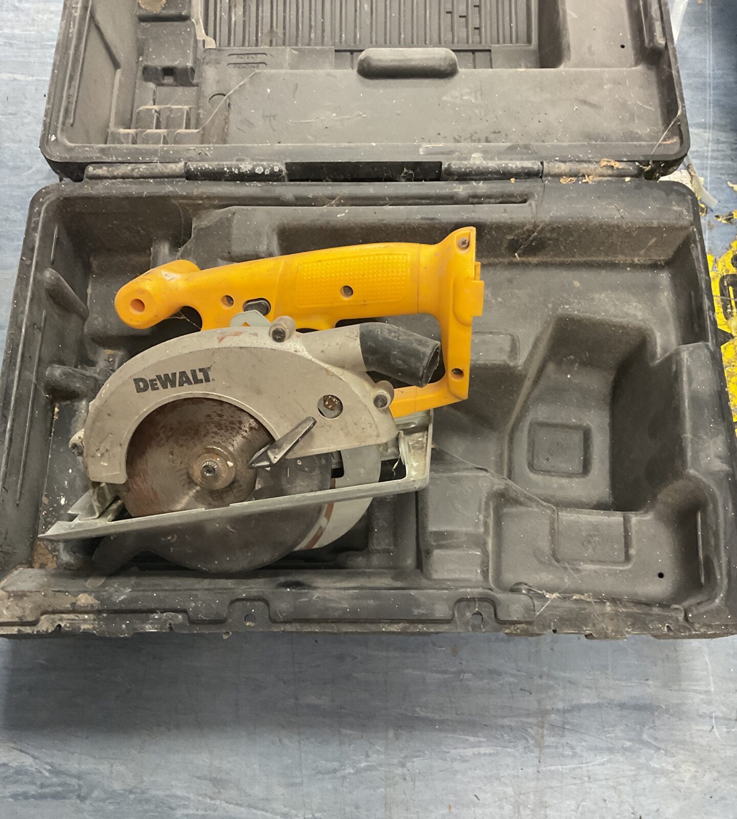 Dewalt battery circular saw in case no battery or charger