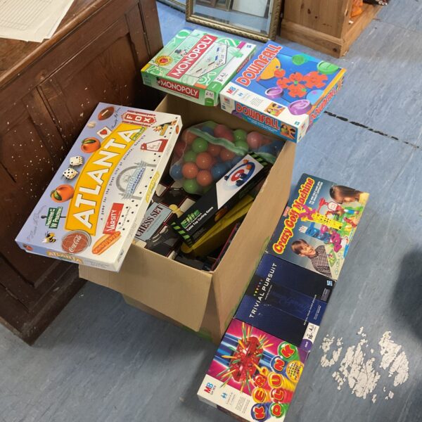 Large lot of boardgames including monopoly, chess & crazy golf machine