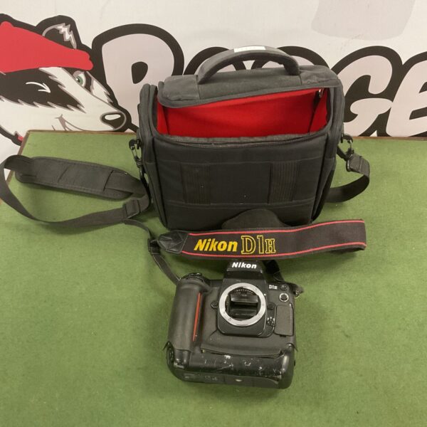 Nikon D1H 35mm camera with strap and bag no lens